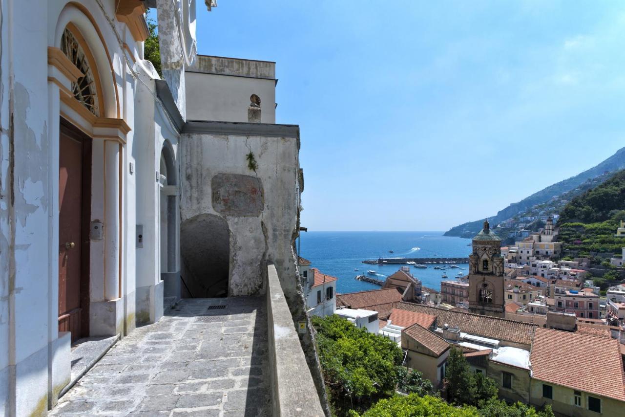 Amore Rentals - Palazzo Della Storia Amalfi Exterior photo